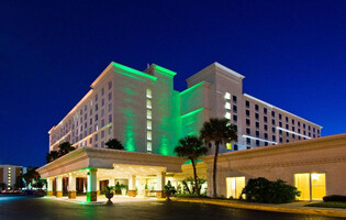 Holiday Inn & Suites across from Universal Orlando - International Drive