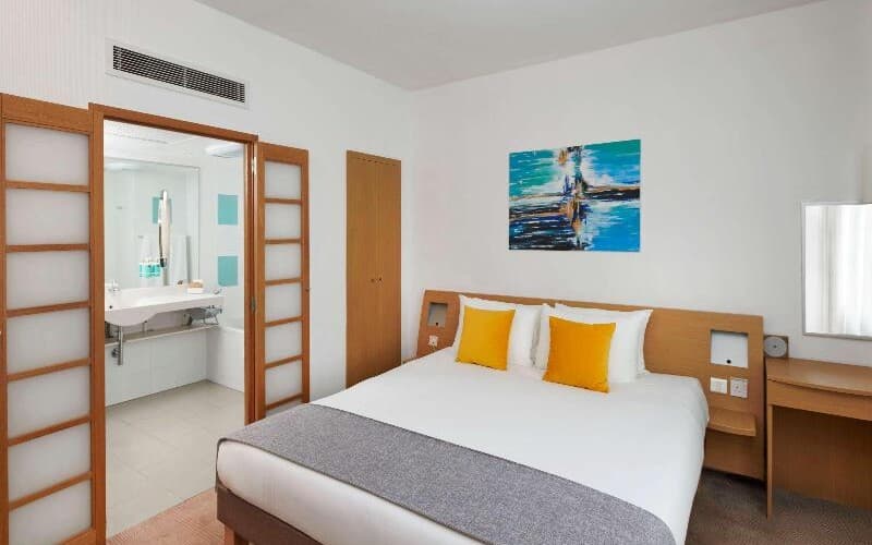 Novotel London West