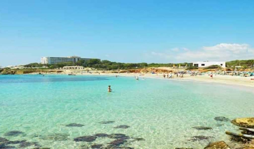 Destination Es Cana